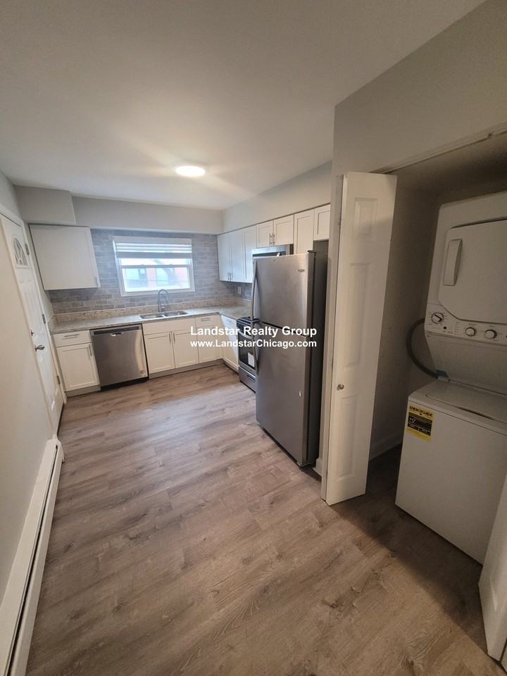 1319 West Sherwin Avenue #1A - Photo 2 of 11