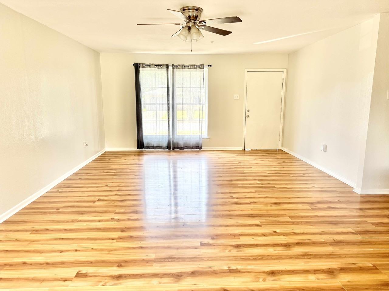6937 N Rothmer Dr #1 - Photo 3 of 11