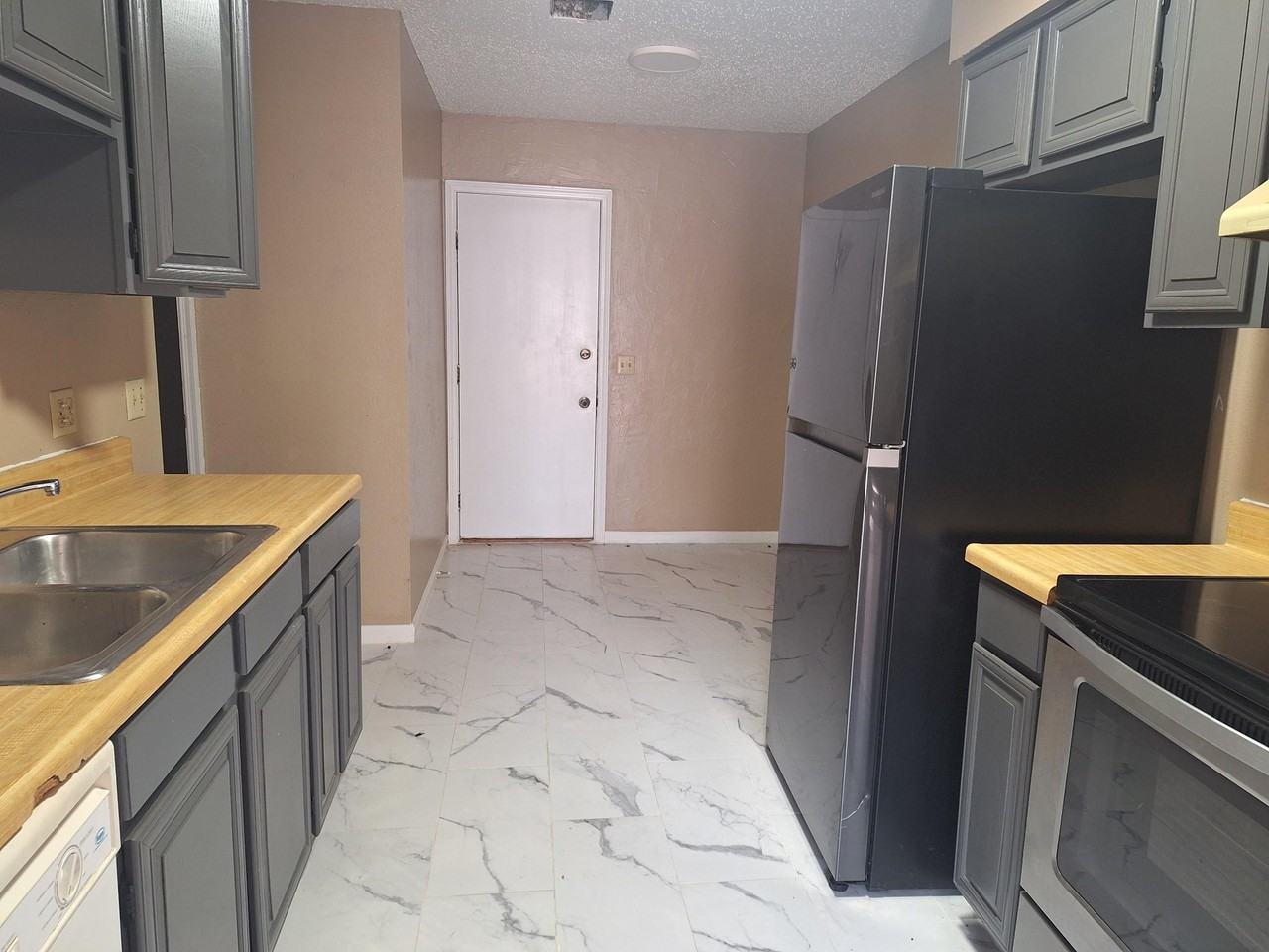 817 N Burdick St #D - Photo 4 of 11