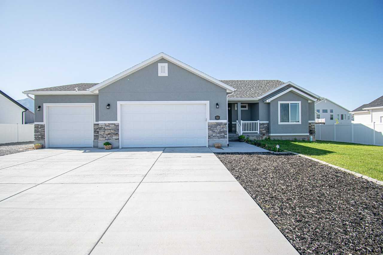 289 W 2280 N #1 - Photo 2 of 45