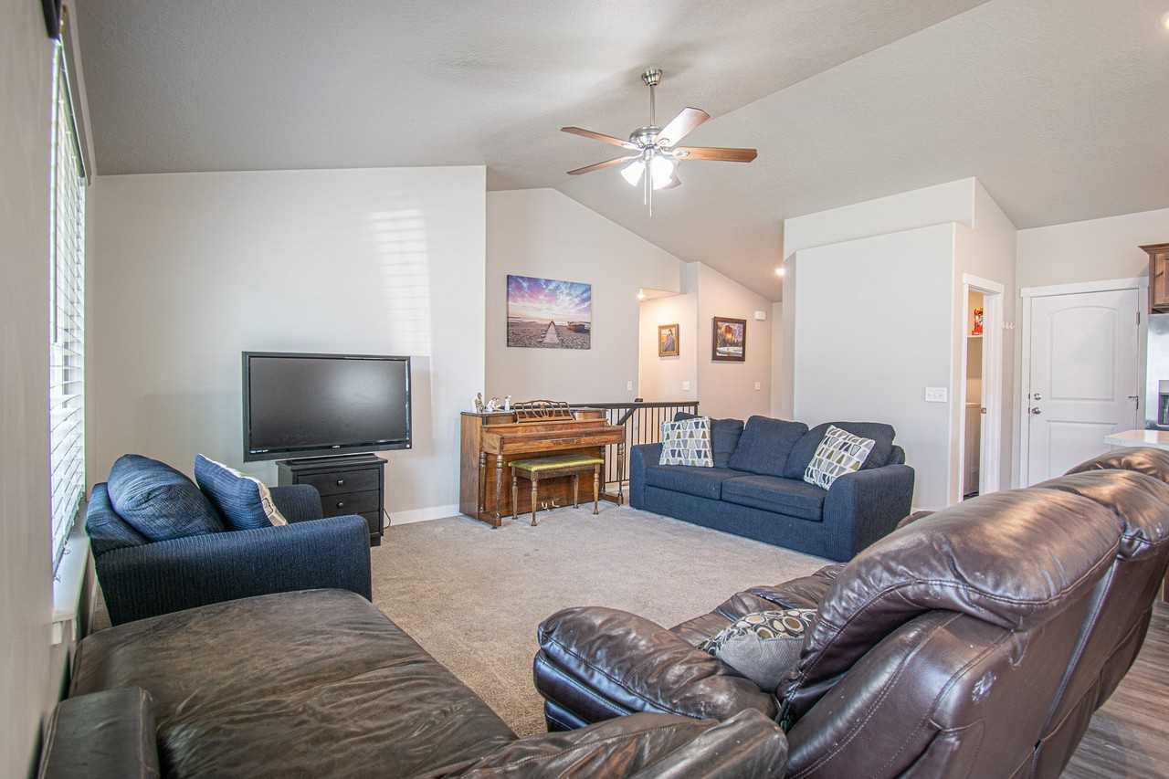 289 W 2280 N #1 - Photo 4 of 45