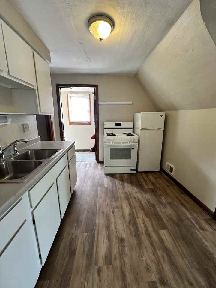614 S 4th St #2 - Photo 2 of 8
