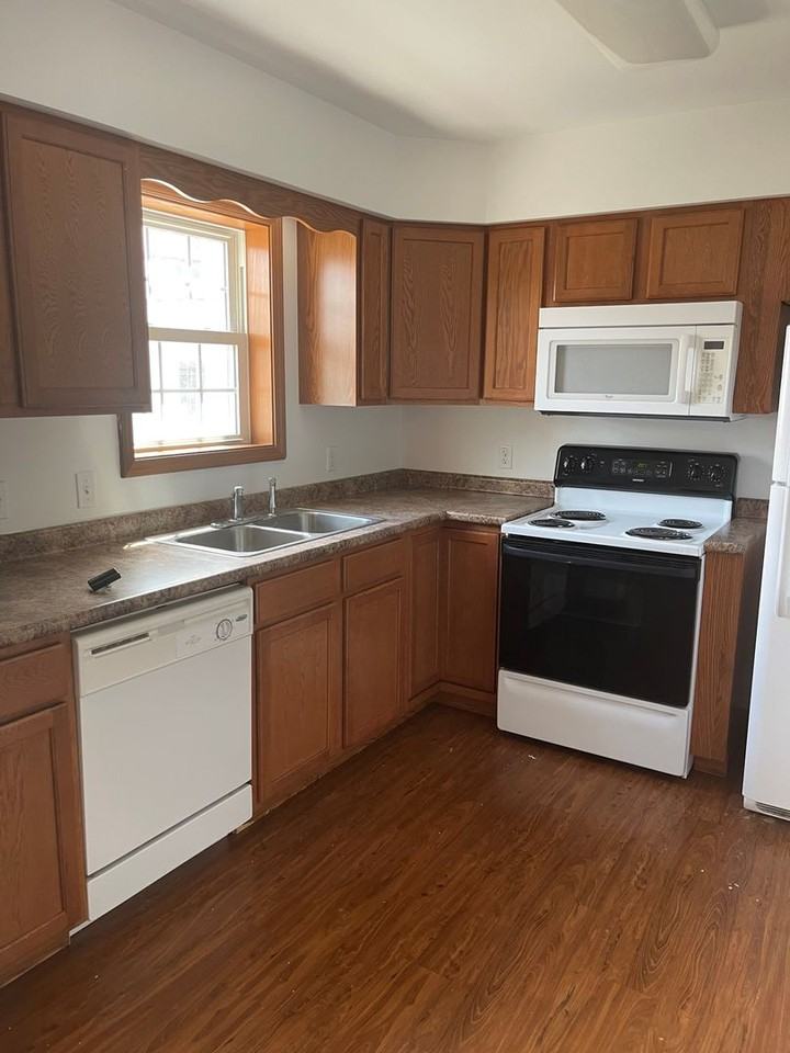 79 Ash Street - Photo 4 of 7