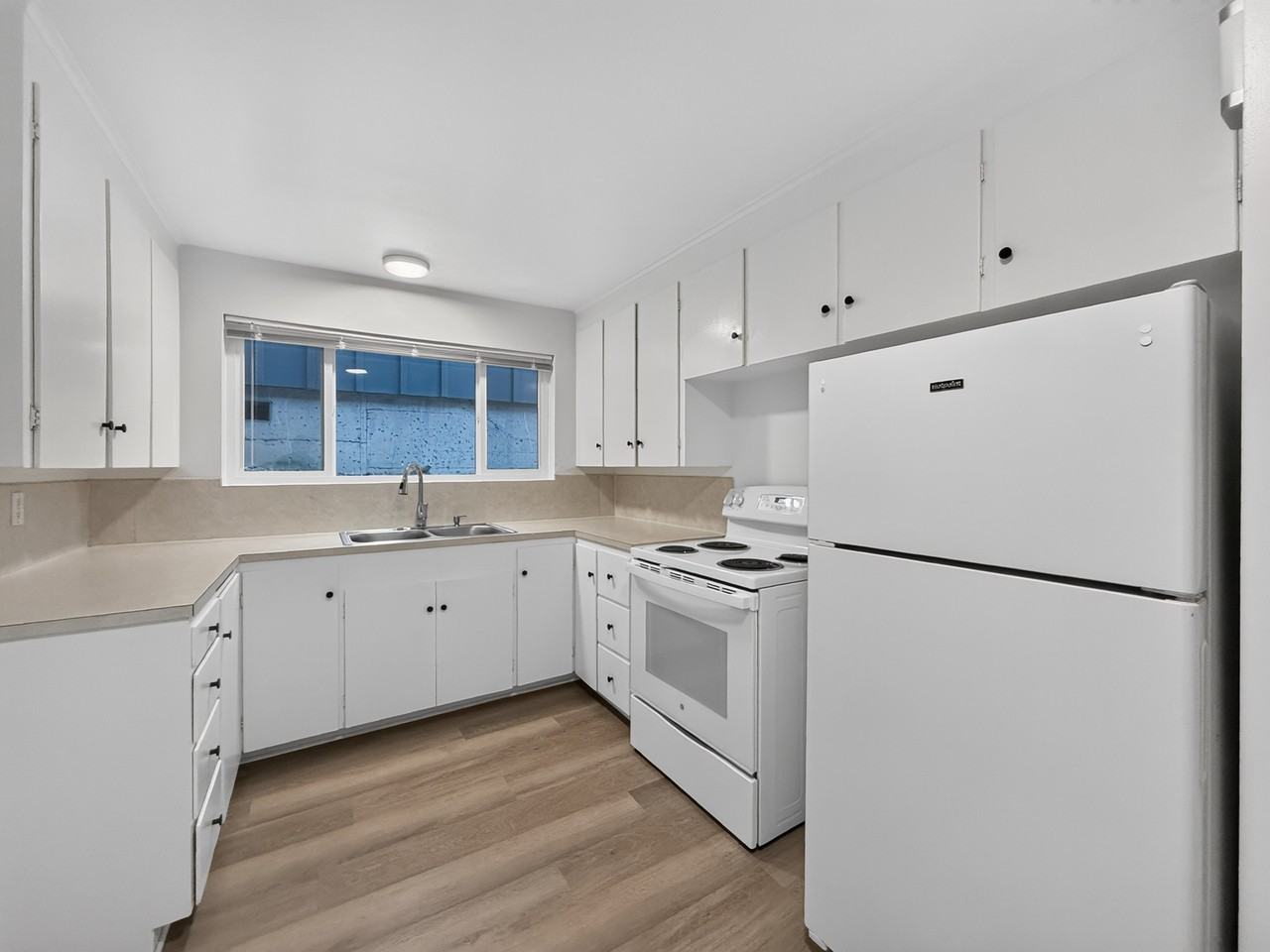 6553 Greenwood Avenue NorthApt 1/2 #6553-1-2 - Photo 4 of 14