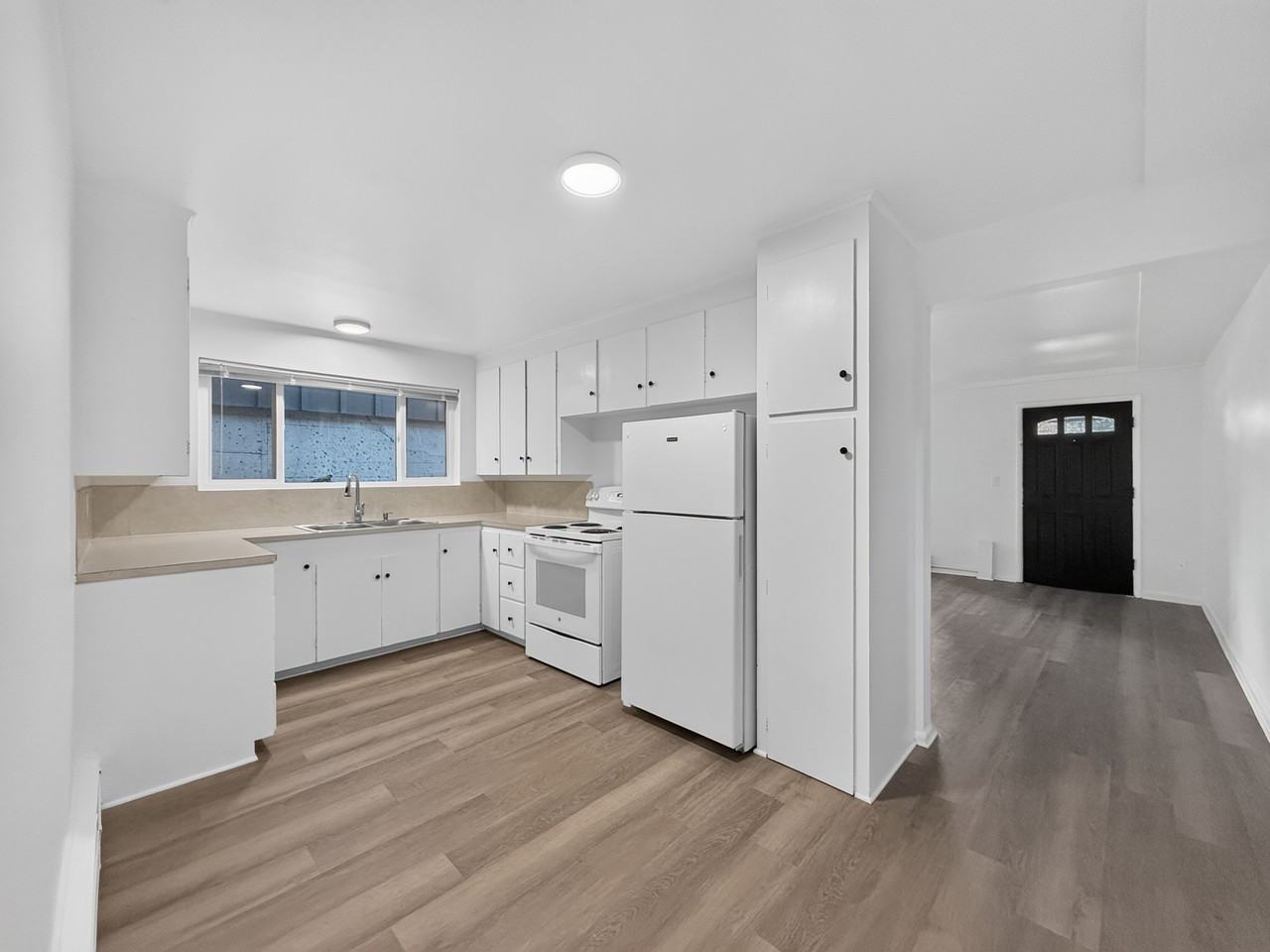 6553 Greenwood Avenue NorthApt 1/2 #6553-1-2 - Photo 6 of 14
