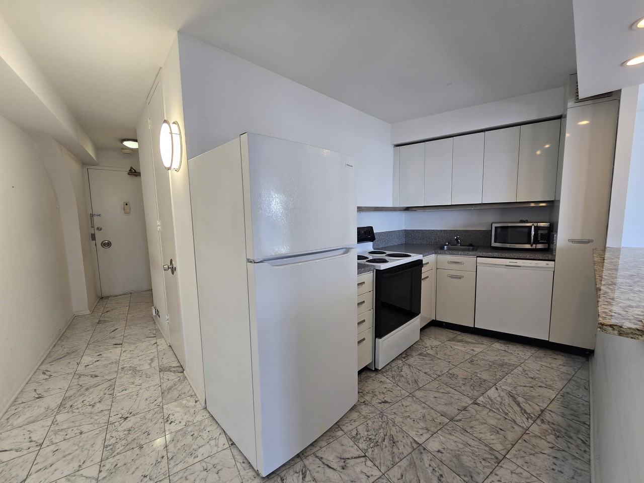 300 North State Street - 4427Unit 4427 #4427 - Photo 3 of 13