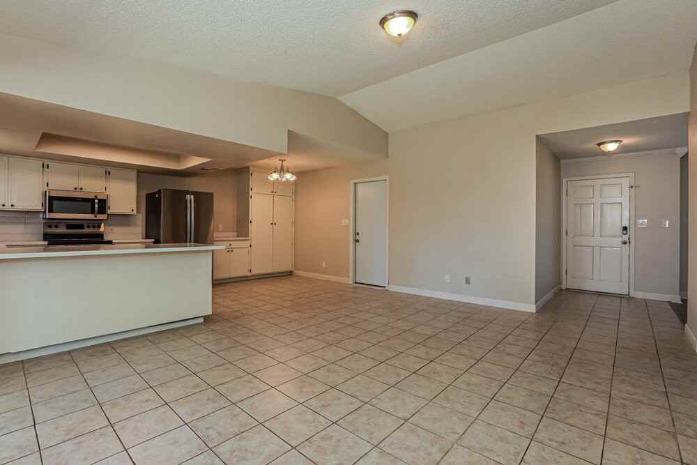 2915 E Dolphin Ave - Photo 4 of 16