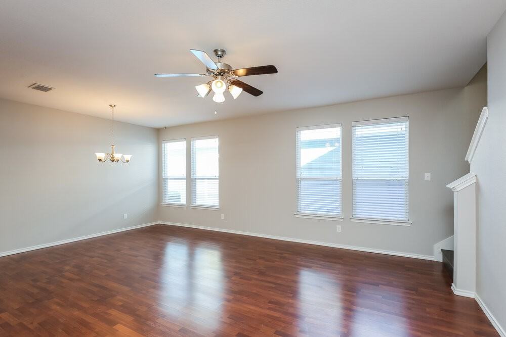 10965 Colonial Heights Ln - Photo 6 of 17
