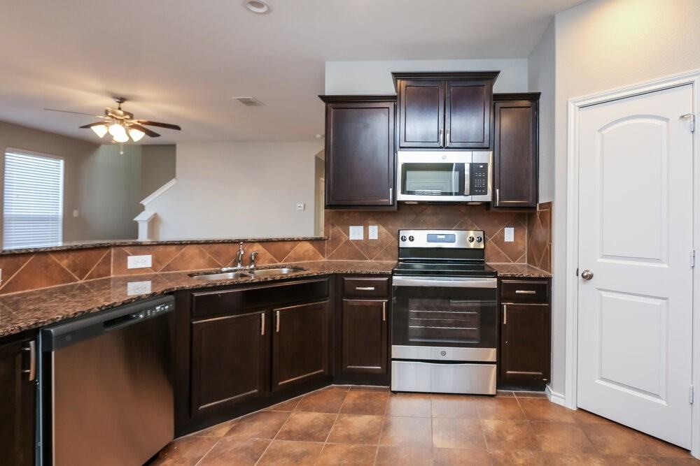 10965 Colonial Heights Ln - Photo 7 of 17