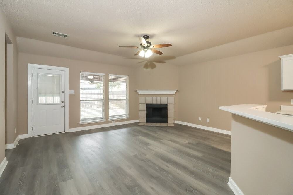 3512 Tommy Hays Dr - Photo 4 of 16