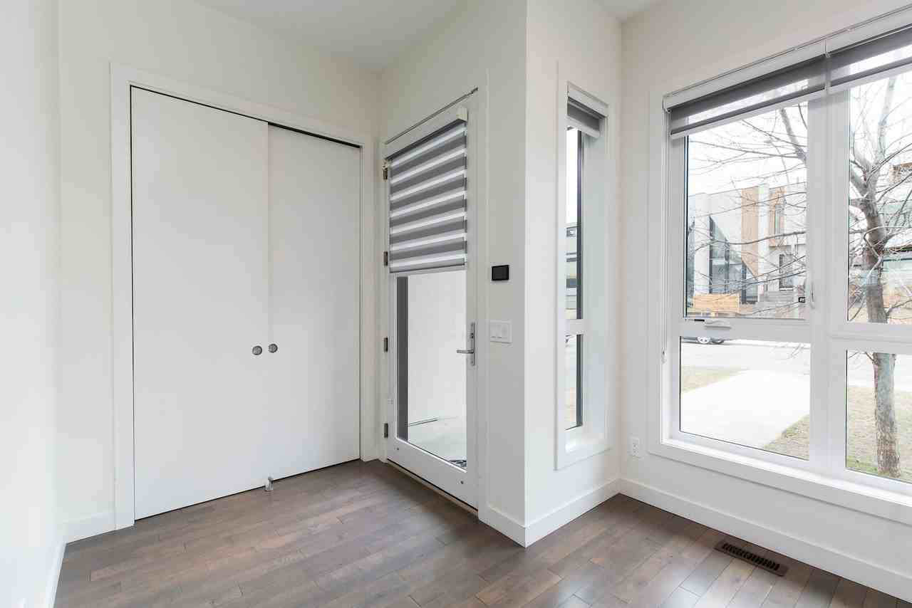 2438 29 Ave Sw - Photo 4 of 47