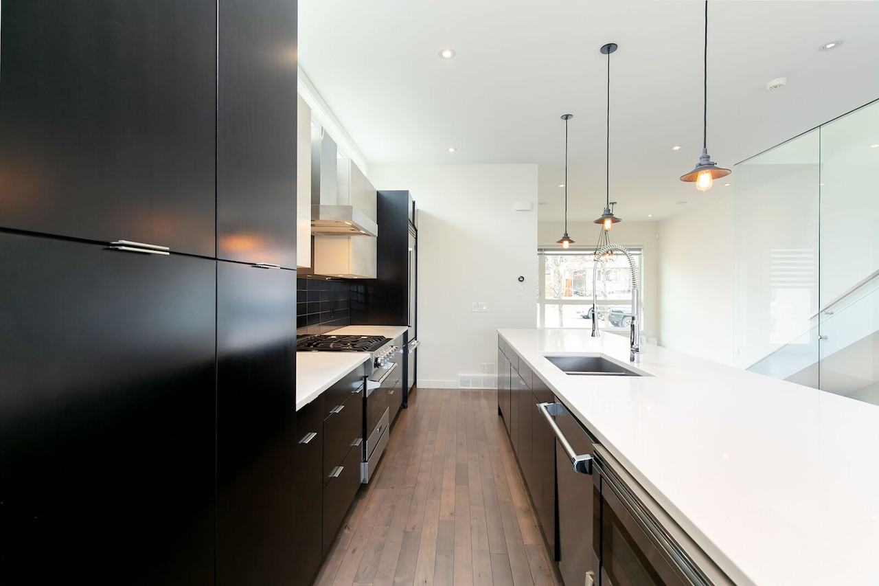 2438 29 Ave Sw - Photo 7 of 47