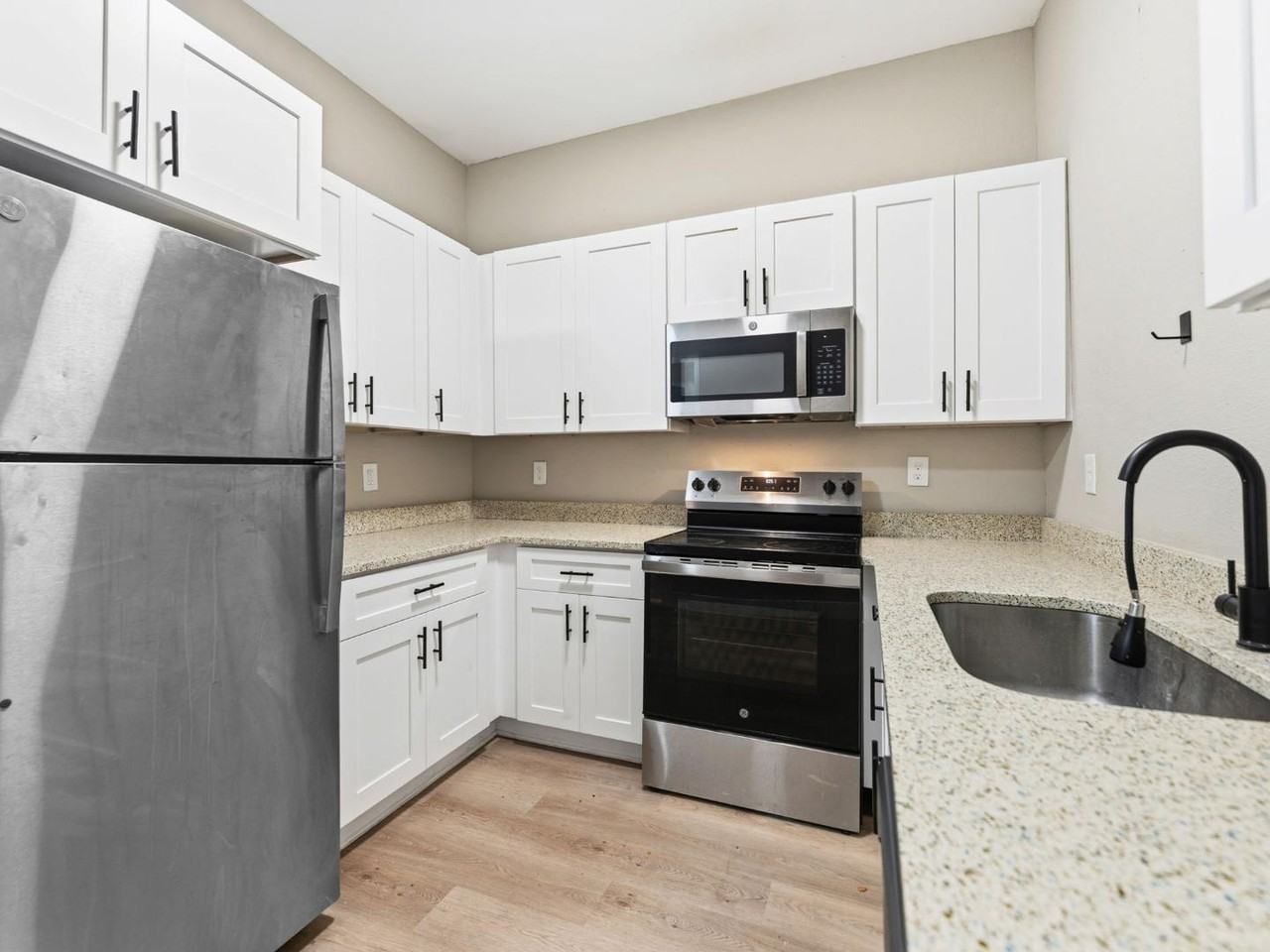 1740 W Cherry St - Photo 6 of 11