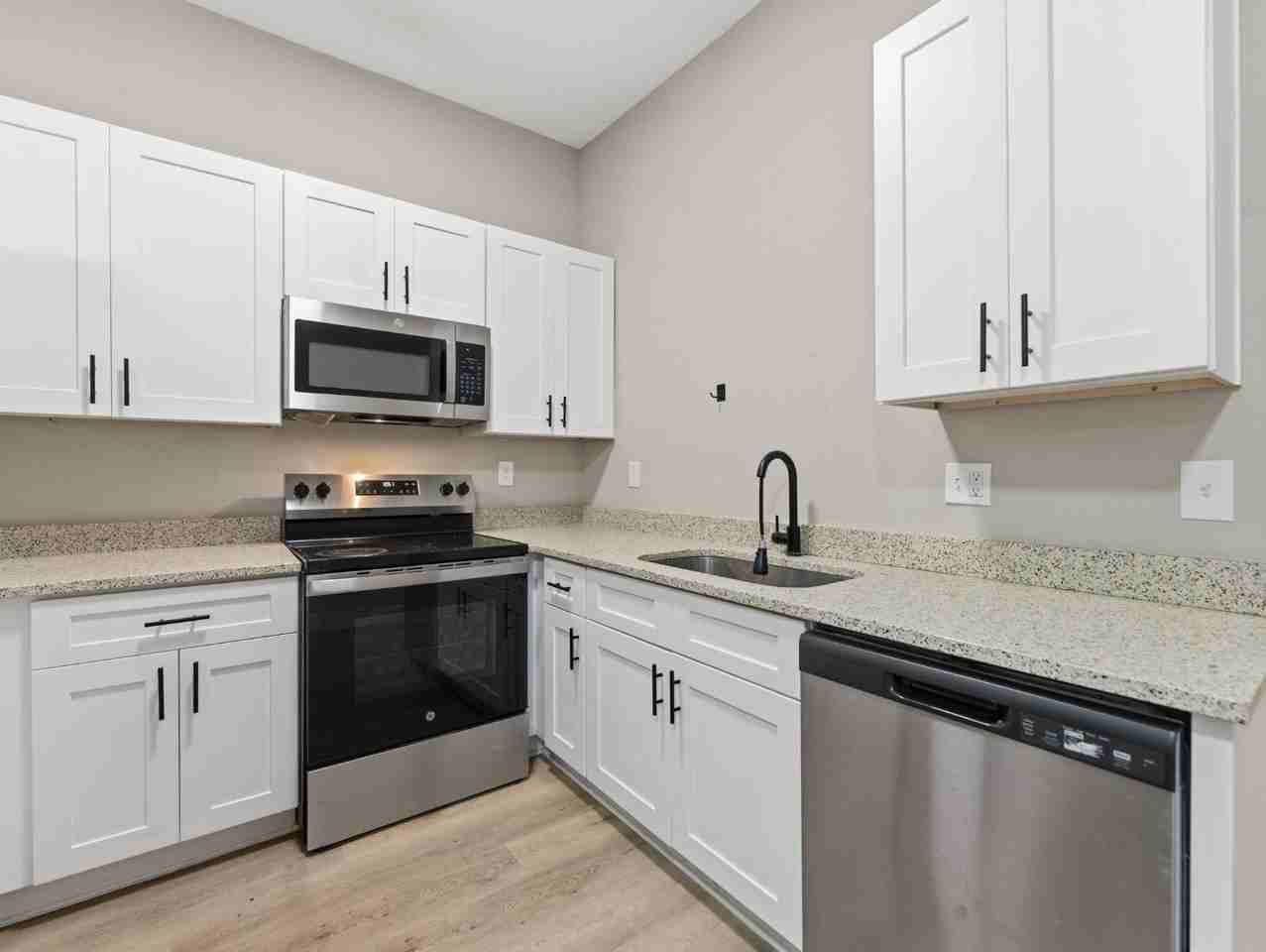 1740 W Cherry St - Photo 7 of 11