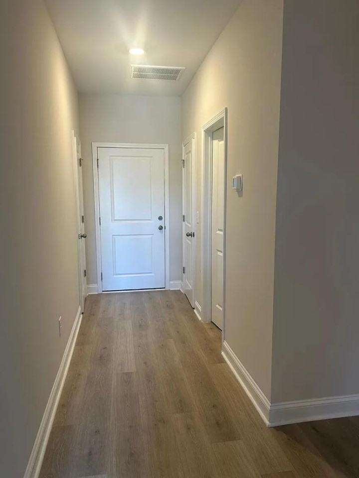 1024 Gateway Commons Cir - Photo 3 of 11