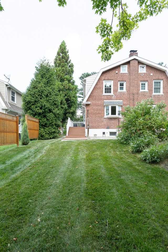 444 Saint Davids Ave - Photo 2 of 20