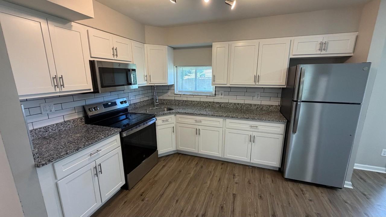 1118 Soria St - Photo 2 of 20