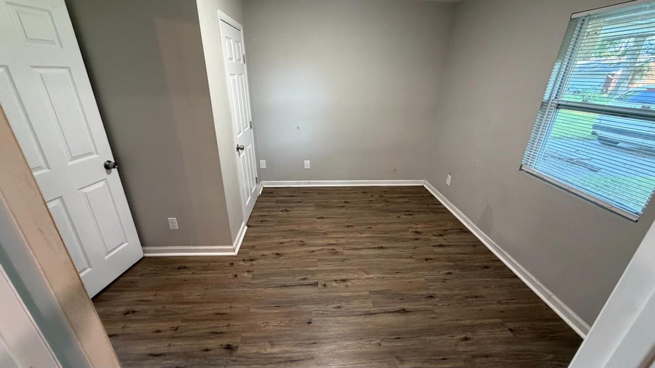 1118 Soria St - Photo 5 of 20