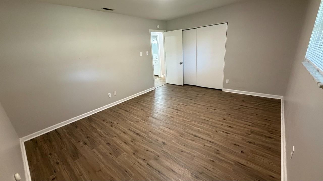 1118 Soria St - Photo 7 of 20