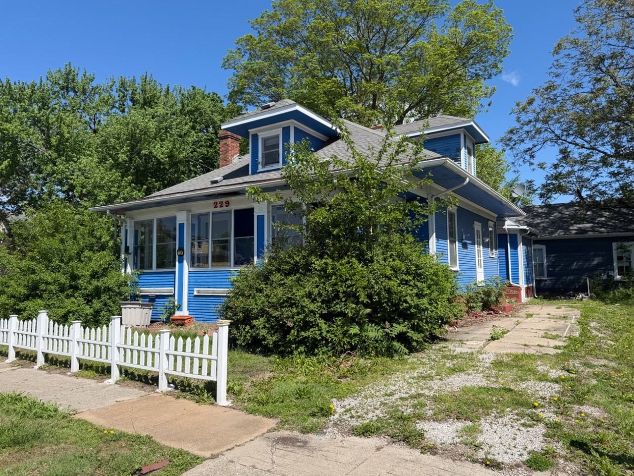 229 West Allen - Photo 4 of 22