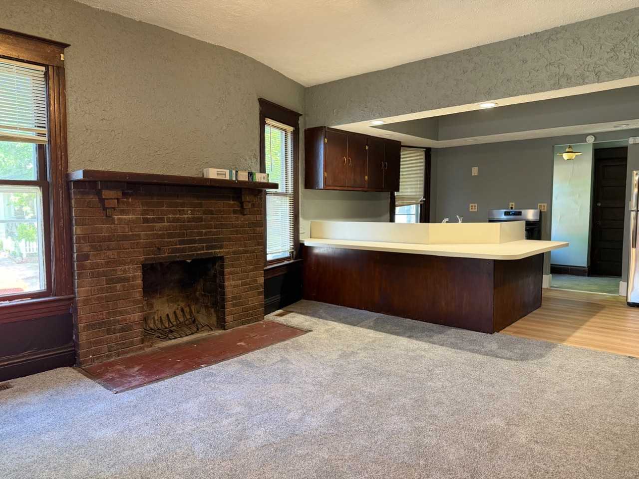 229 West Allen - Photo 6 of 22