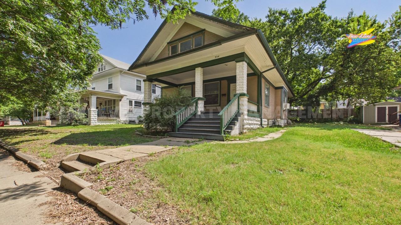 334 N Holyoke Pl - Photo 3 of 20