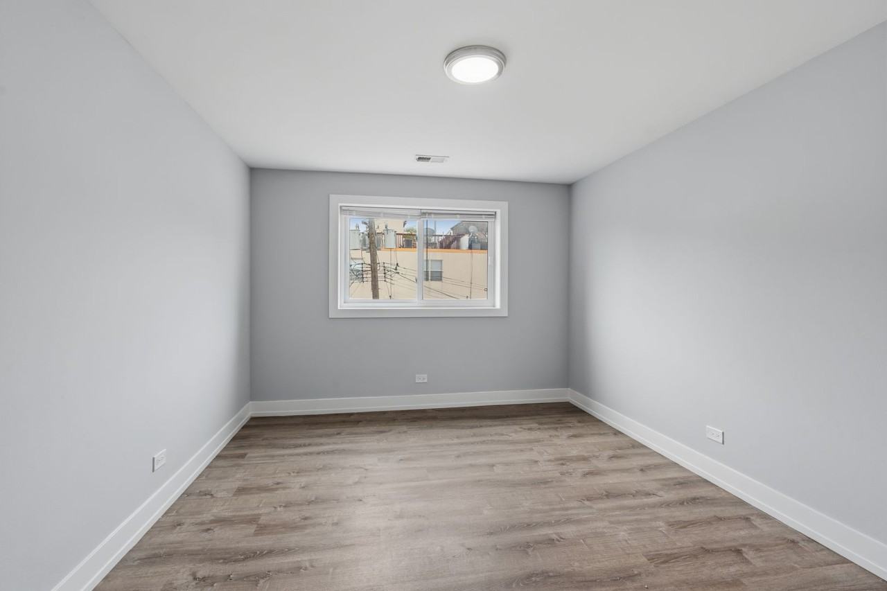 The 2333 Lunt - Photo 5 of 26