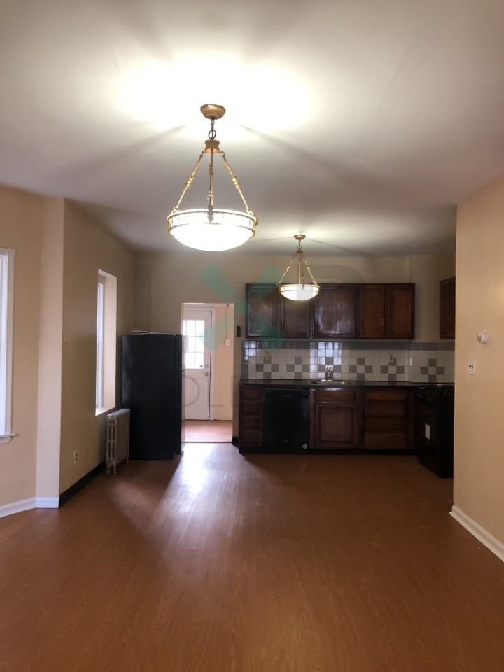 118 Francis Street - Single Family - Photo 4 of 11