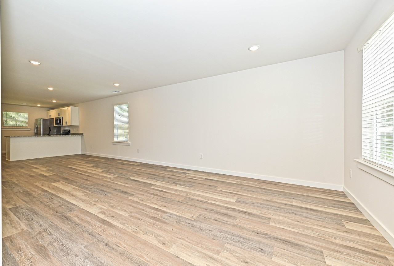 504 12th Ave Ne #1 - Photo 3 of 23