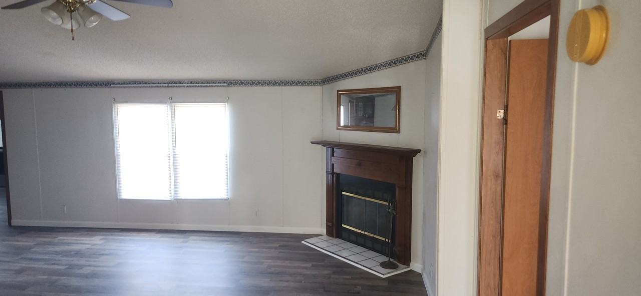 230 Akron St - Photo 5 of 17