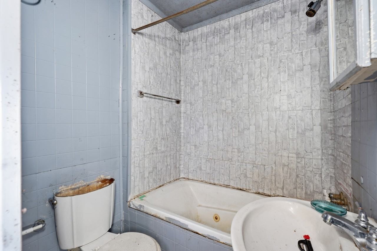 615 Macon St #1 - Photo 3 of 30