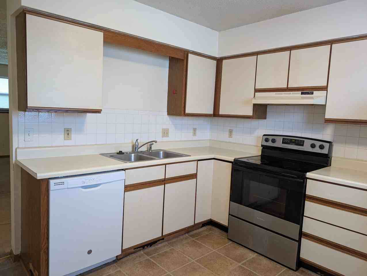 514 Cantebury Dr #C - Photo 3 of 9