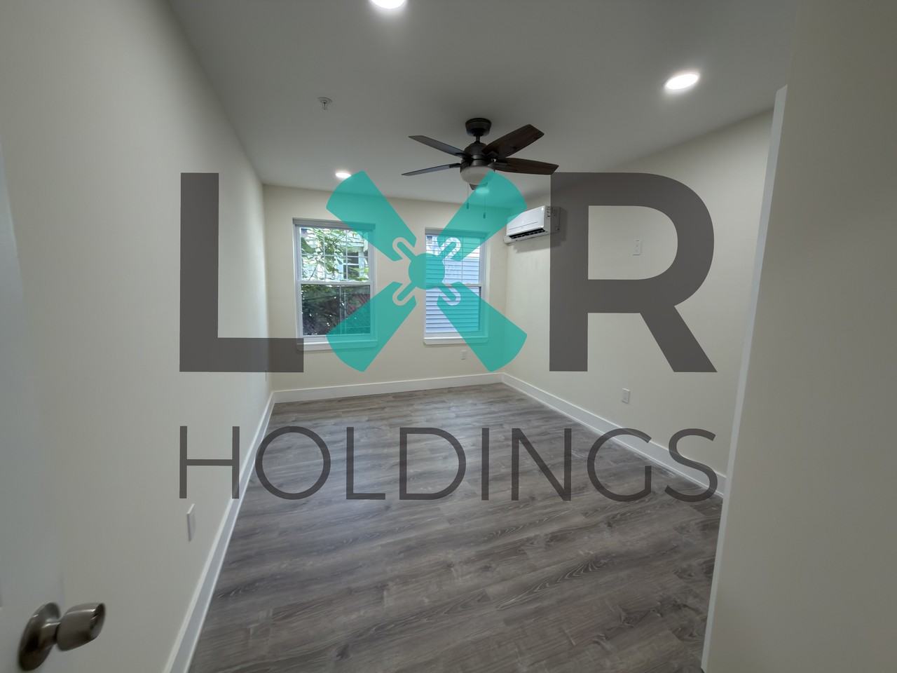 317 E Broad St #3 - Photo 6 of 13