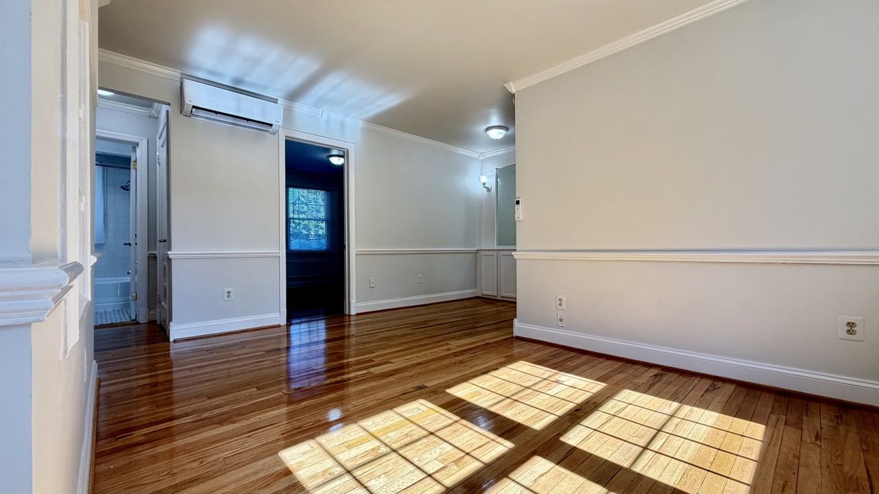 819 S Alfred St #2 - Photo 3 of 29