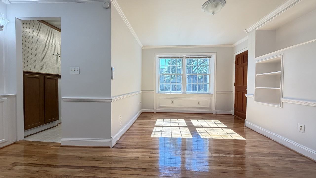 819 S Alfred St #2 - Photo 4 of 29