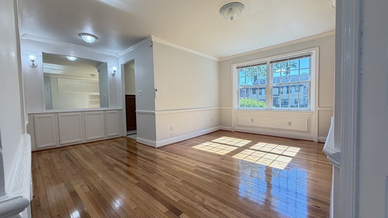 819 S Alfred St #2 - Photo 5 of 29