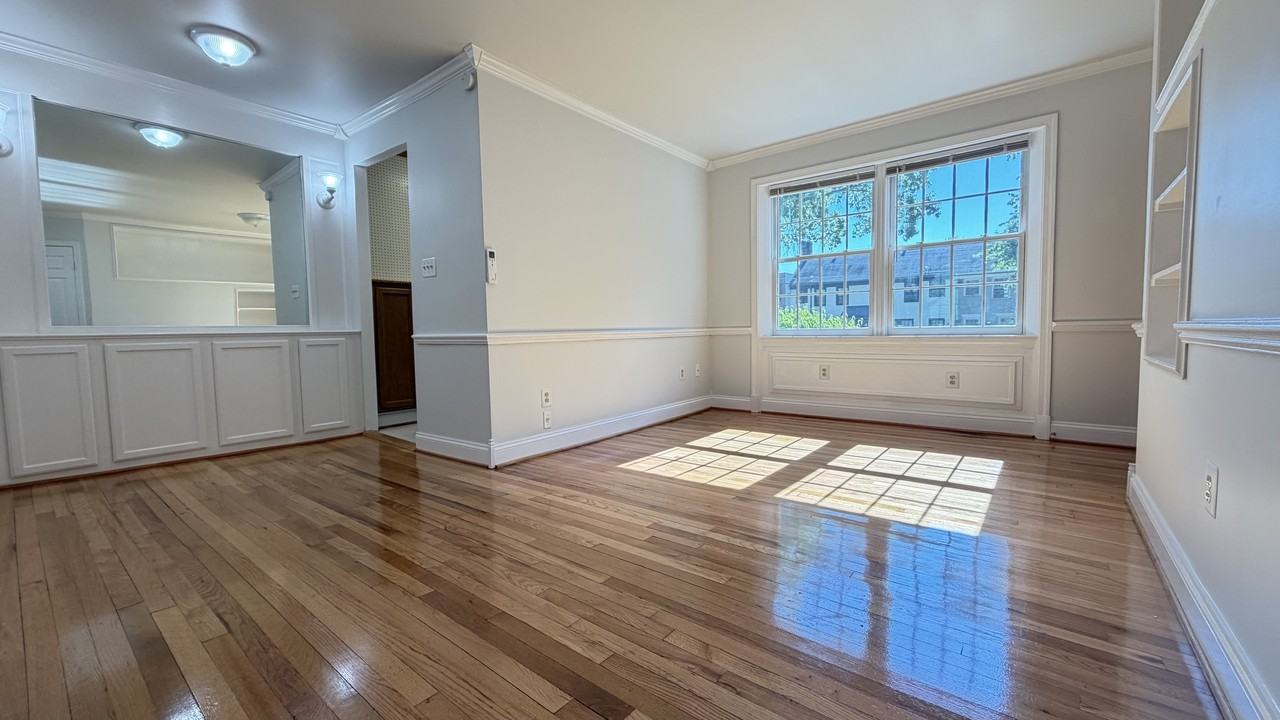 819 S Alfred St #2 - Photo 6 of 29