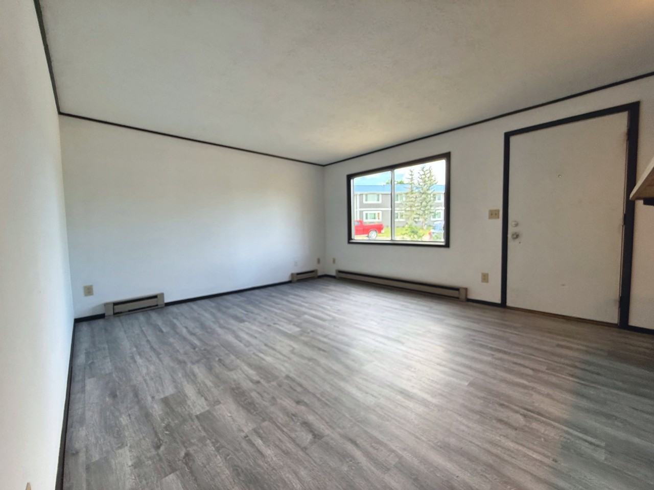 427 E Hugus St #D - Photo 3 of 9