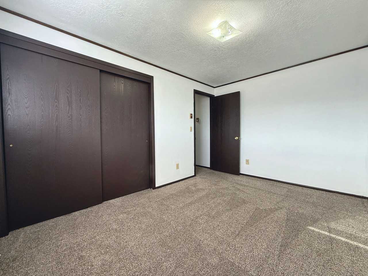 427 E Hugus St #D - Photo 6 of 9
