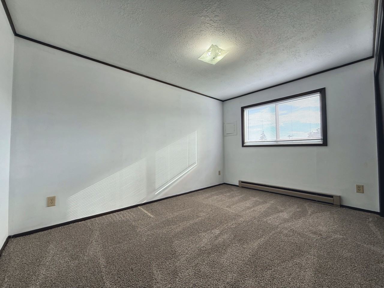 427 E Hugus St #D - Photo 7 of 9