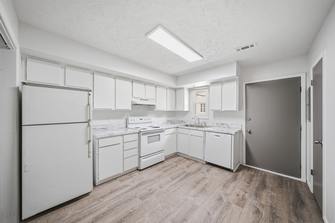 1417 N 20th St #1419 - Photo 2 of 9