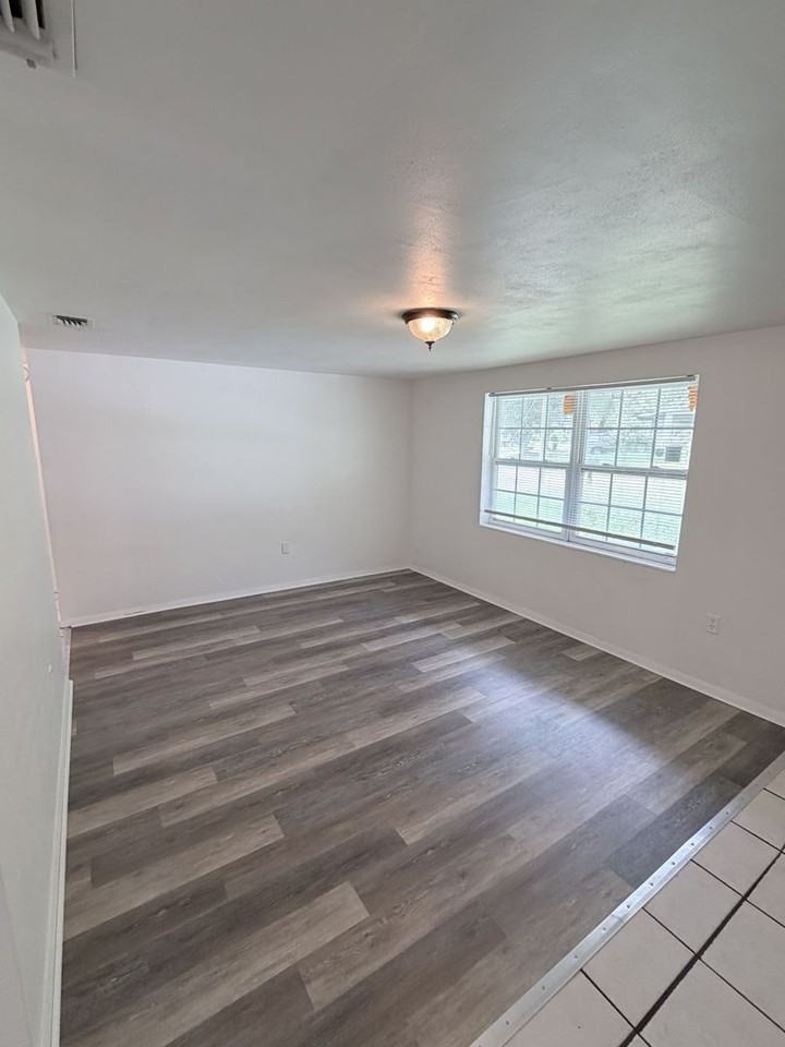 21377 Campbell Dr - Photo 4 of 17