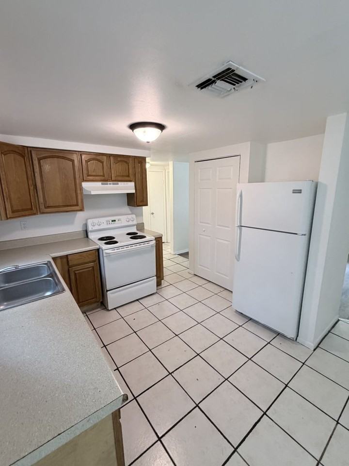 21377 Campbell Dr - Photo 6 of 17