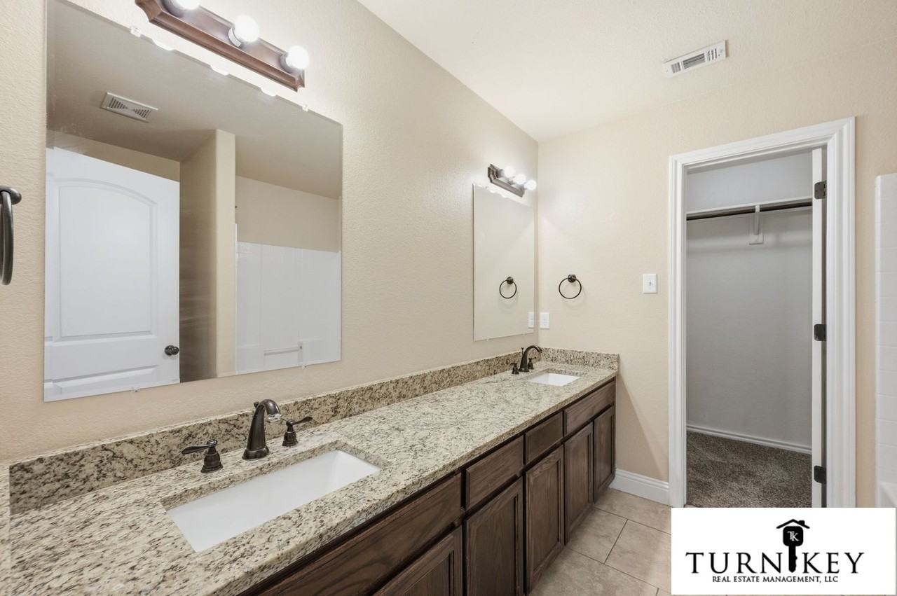 131 Sunburst Ct - Photo 3 of 31