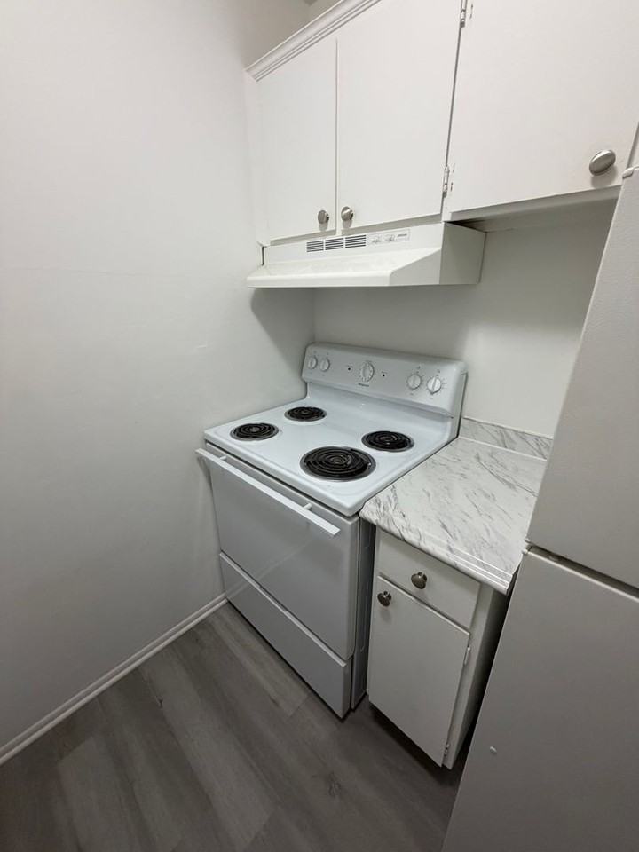 24801 Jefferson Ave - Photo 5 of 8
