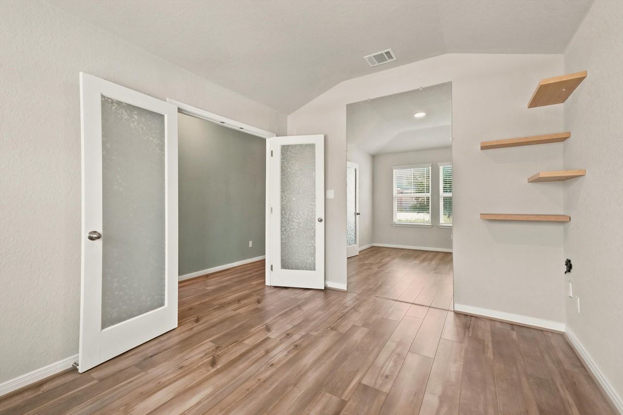 307 Goodfella Ave #1 - Photo 4 of 27