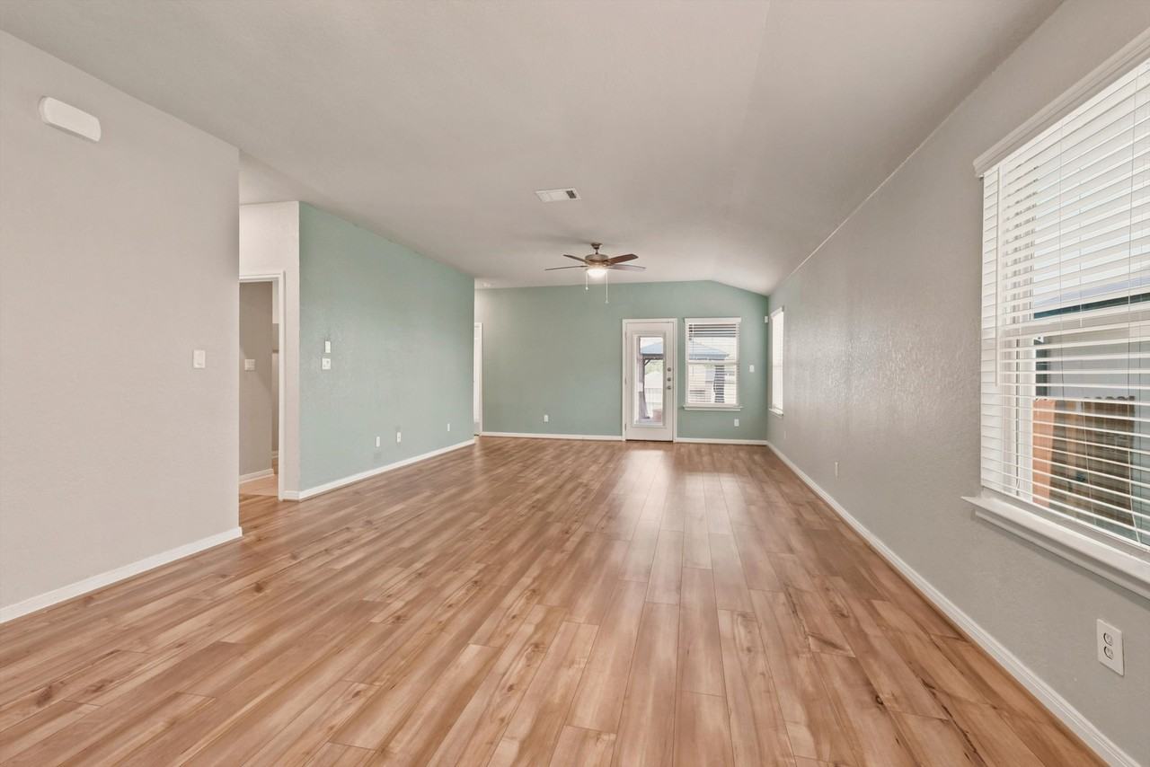 307 Goodfella Ave #1 - Photo 5 of 27