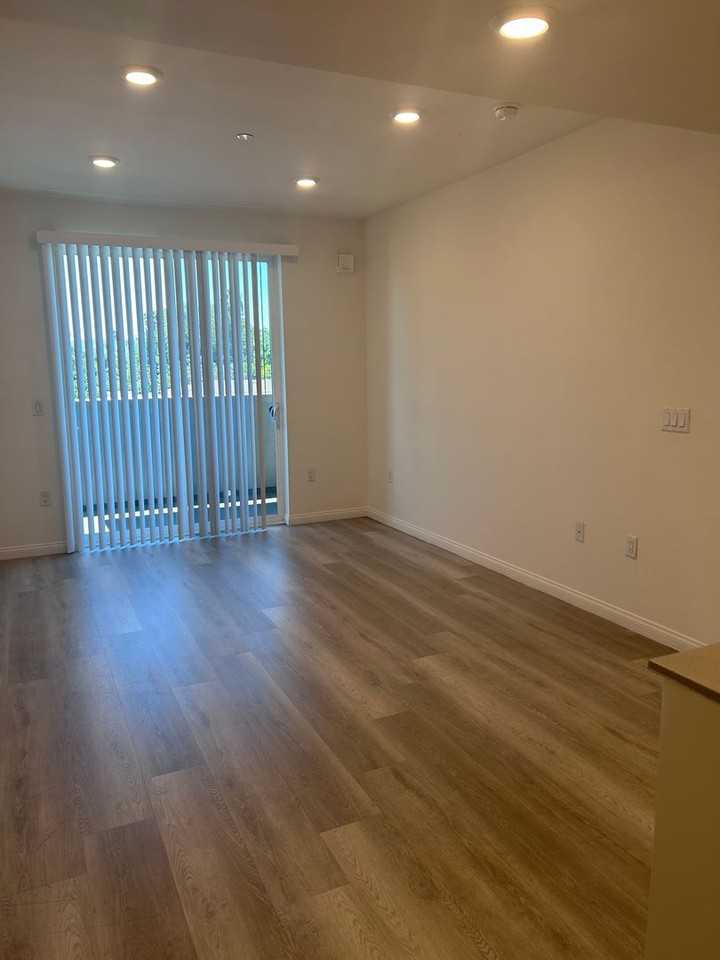 13724 Victory Blvd. - Photo 6 of 37