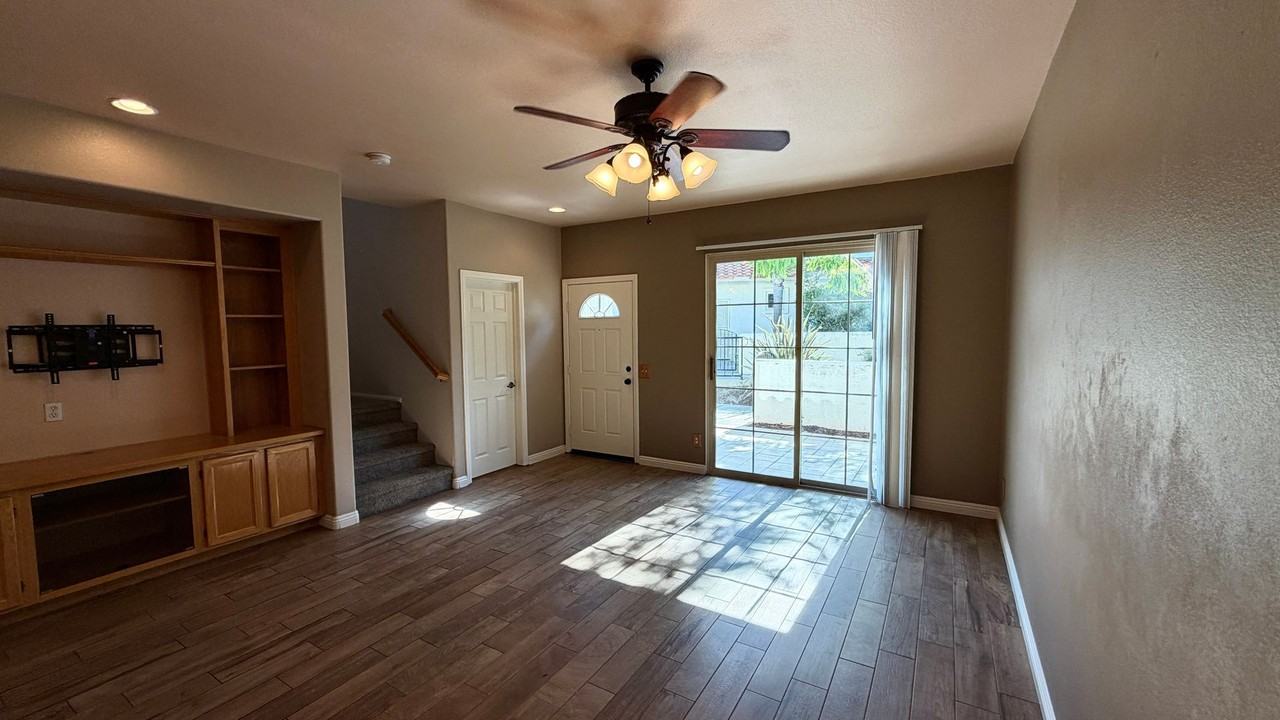 4006 Craven Rd #7 - Photo 5 of 33