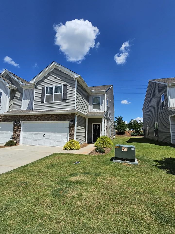 509 Yellow Fox Rd #1 - Photo 2 of 35